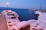 Photo  l'heure bleue sur les digues du port de Nernier au bord du lac Lman