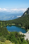 Photo du lac Bnit au pied de la montagne du Bargy