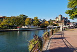 Photo d'Annecy avec les bateaux du lac et le chteau