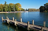 Photographie d'un des pontons du lac d'Annecy