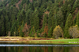 Photo de l'automne  sur le lac Génin et ses forêts