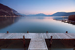 Image du crpuscule sur les pontons du petit port d'Annecy le vieux