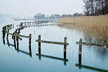 Photo of Annecy lake in the light of an early winter morning