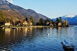 Photographie du printemps sur le lac d'Annecy dans la baie de Talloires