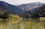 Photograph of lake Vallon in Bellevaux with an autumn atmosphere