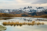 Photo d'un soir d'automne au bord du lac Guichard avec vue sur les Aiguilles d'Arves