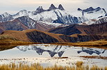 Image des Aiguilles d'Arves et de leur reflet dans le lac Guichard