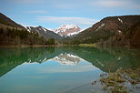 Image d'un soir de printemps au bord du lac de Vallon  Bellevaux