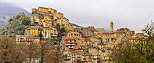 Photo panoramique de la ville et de la citadelle de Corte en Haute Corse