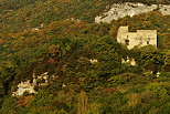 Photographie du chteau d'Arcine entour de couleurs d'automne