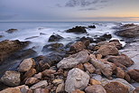 Image de la mer Mditerrane au crpuscule prs de Cap Garonne au Pradet