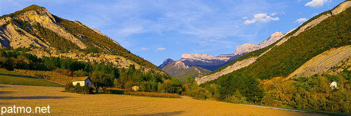 Paysage de montagne autour de Die - Drôme