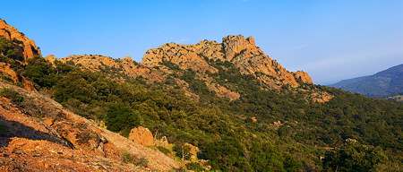 Photo panoramique du rocher de roquebrune sur argens