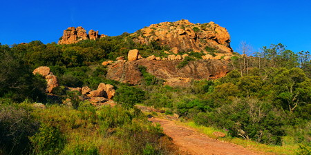 photo panoramique du rocher de roquebrune sur argens