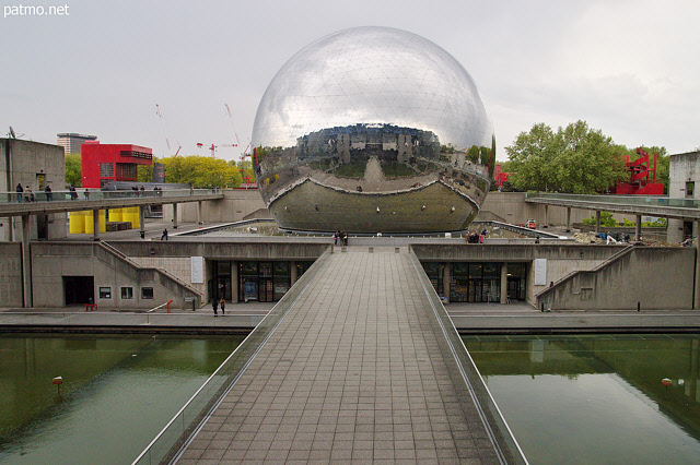 Photograph of Geode and Cite des Sciences de la Villette in Paris