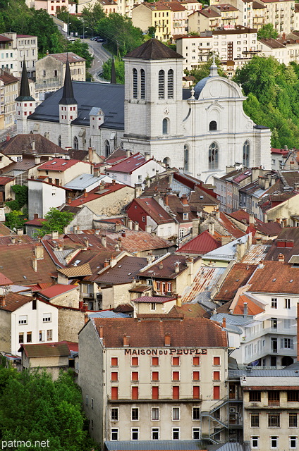 Image de la cathédrale de la ville de Saint Claude dans le Jura