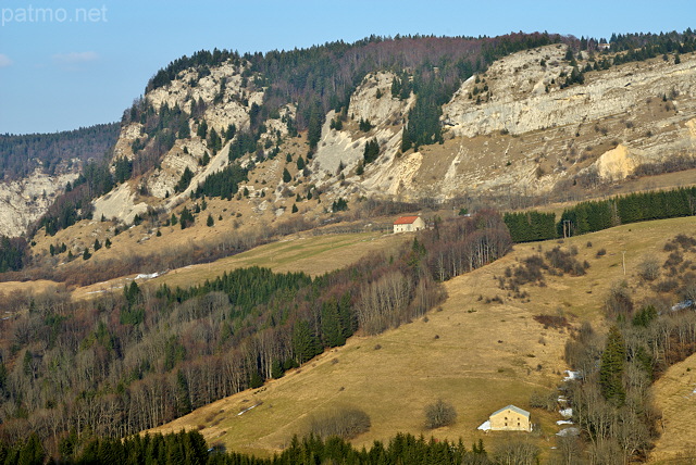 Photographie du paysage du Haut Jura en fin d'hiver près du village des Bouchoux