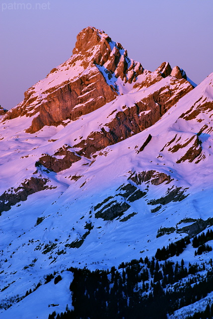 Image de la Pointe Perce par un crpuscule de fin d'hiver