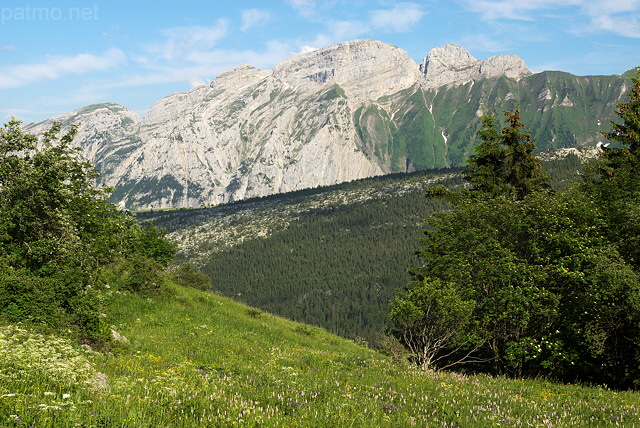 Photo de la montagne du Bargy vue depuis les pentes de la Pointe d'Andey