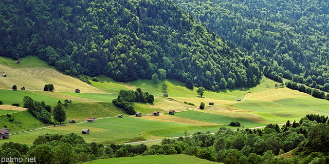 Photo des grangettes du Massif des Bauges près du village de la Compôte