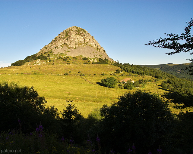 Photographie d'un matin d'été autour du Mont Gerbier de Jonc