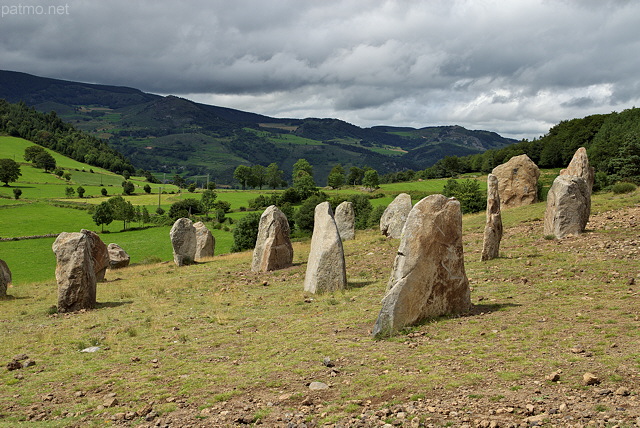 Photo du champ de mégalithes modernes à Borée en Ardèche