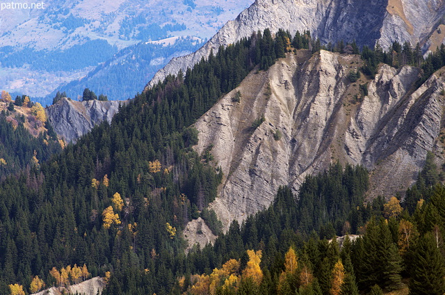 Image de montagnes érodées dans la Vallée des Villards en Maurienne
