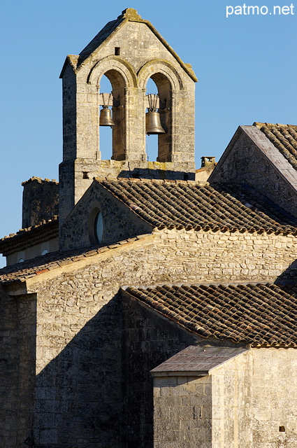Photo du clocher du prieuré de Salagon dans les Alpes de Haute Provence