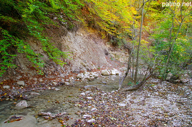 Photo de la rivière d'Agnielles en automne - Hautes Alpes