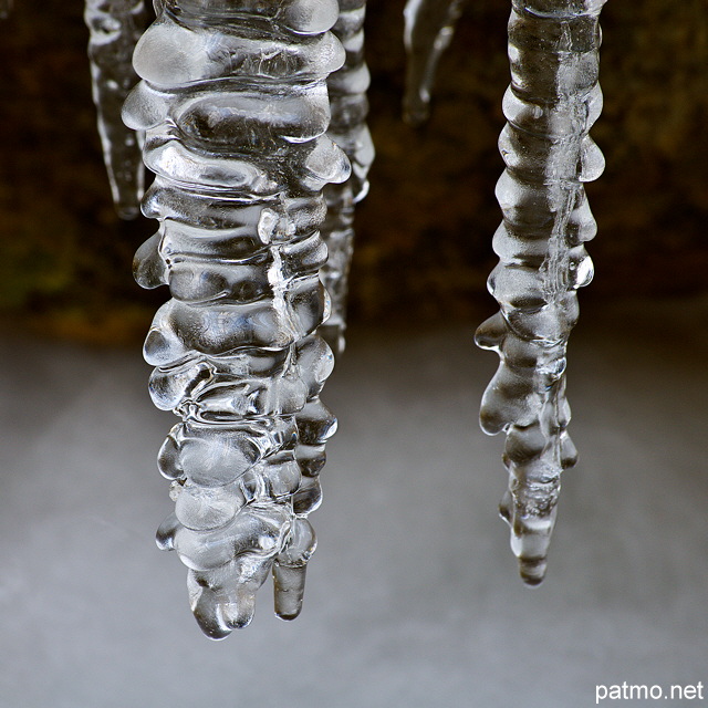 Closeup on ice stalactites above Fornant river