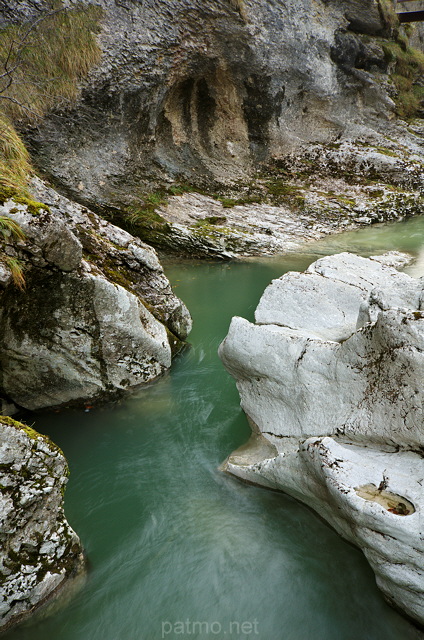 Image du torrent du Fornant dans son lit rocheux.