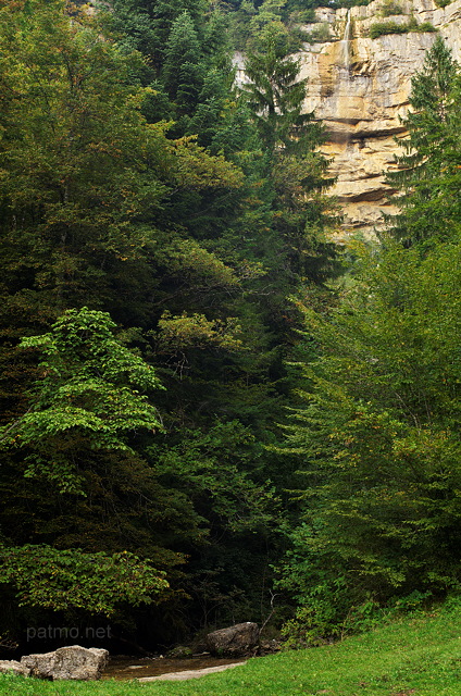 Photo de la cascade de la Queue de Cheval dans le Haut Jura