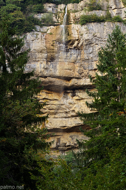Photo du haut de la cascade de la Queue de Cheval dans le Haut Jura