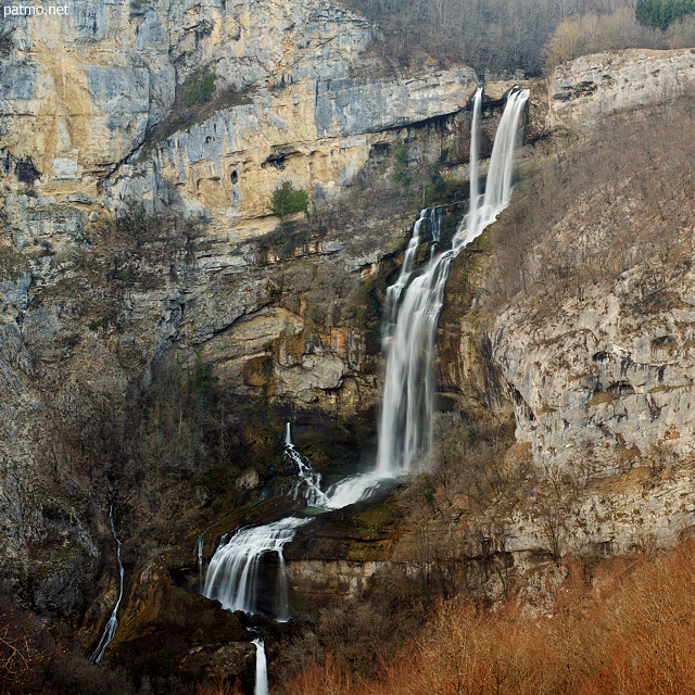 Photo de la cascade de la Charabotte près d'Hauteville Lompnès dans l'Ain