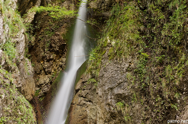 Image de la cascade du Brion dans la vallée de la Valserine