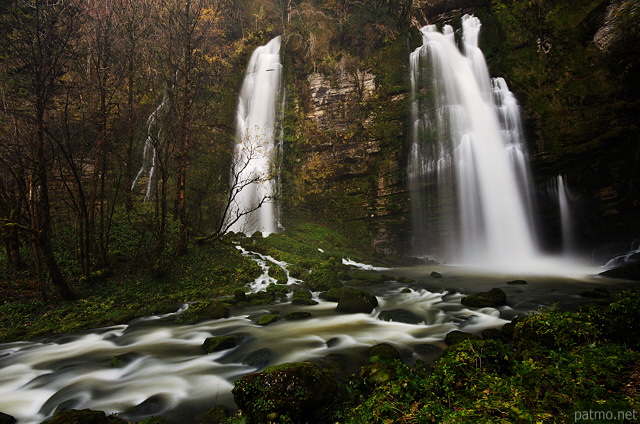 Photo des cascades du cirque rocheux des Gorges du Flumen - Jura