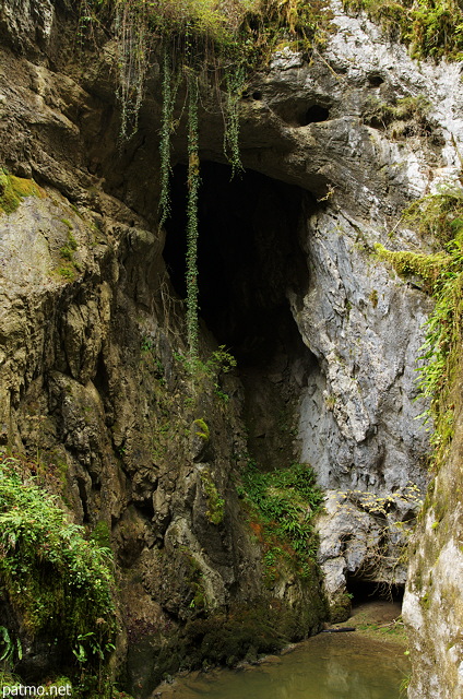 Image d'une grotte dans les Gorges de l'Abîme à Saint Claude
