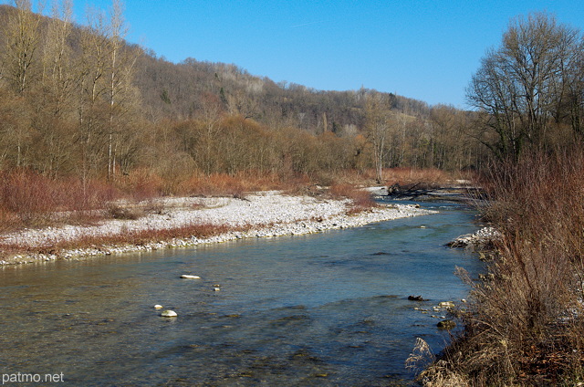 Photo de la rivière des Usses un jour d'hiver ensoleillé