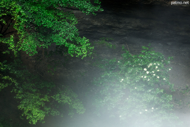 Photograph the spray around Dorches waterfall