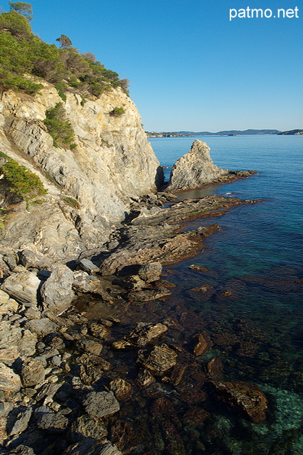 Photo de la côte rocheuse de la presqu'île de giens