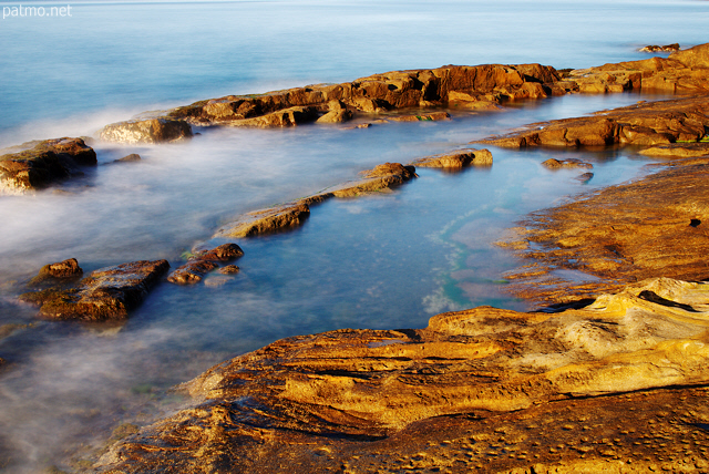 Photo en pose longue de rochers dans la mer Méditerranée - Le Bau Rouge - Carqueiranne