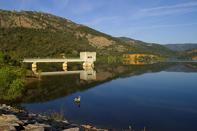 Photographie du lac du barrage de la Verne  La Mle