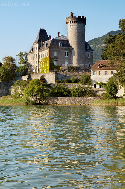 Image du château de Duingt sur le lac d'Annecy