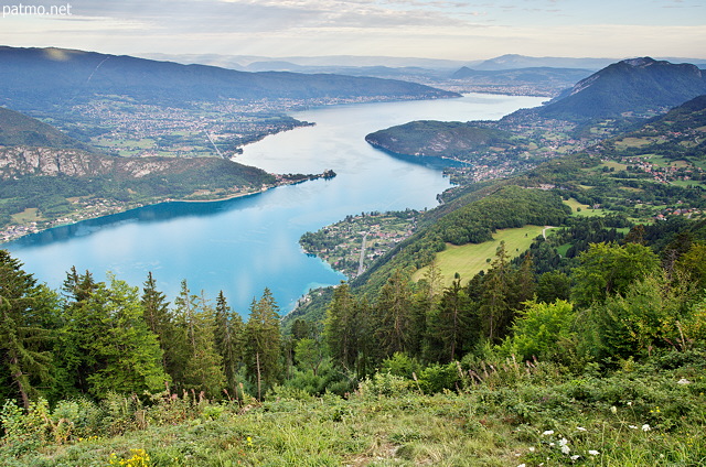 Photo du lac d'Annecy vu depuis le col de la Forclaz