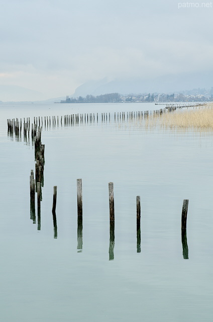 Photo des bords du lac du Bourget près de la ville d'Aix les Bains