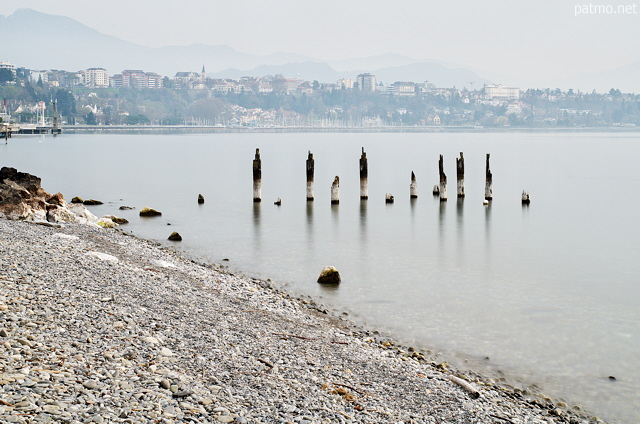 Photo of the city of Thonon les Bains along Geneva lake