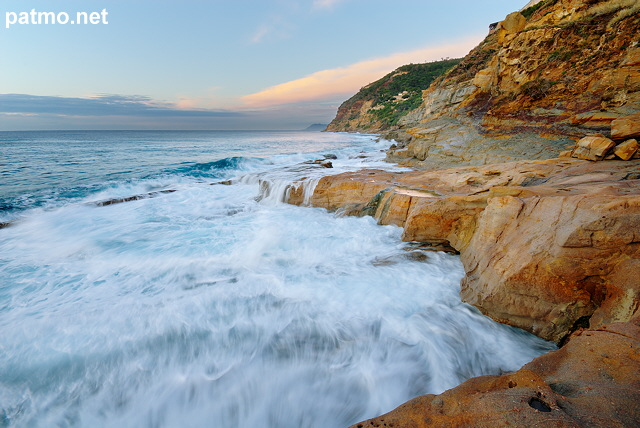 Photograph of waves on the Mediterranean coast in Carqueiranne