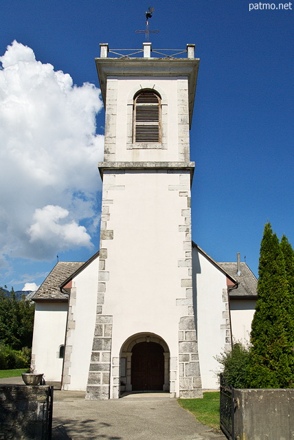 Photo de l'église du village de Léaz dans l'Ain