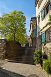 Photo de ruelles provençales dans le village de Cogolin