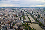 Photographie de Paris, de la Seine et du pont de Bir Hakeim vus depuis la tour Eiffel
